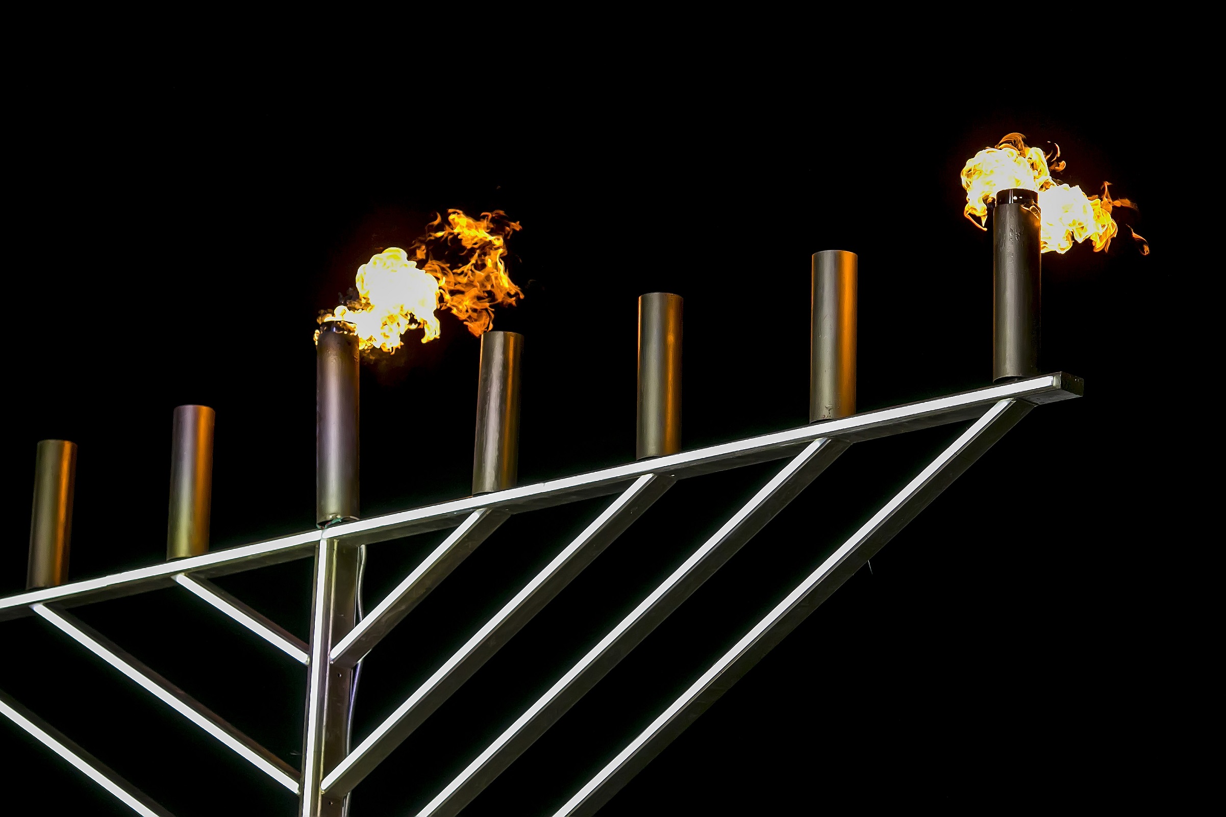 Раввин Берл Лазар зажигает огни Хануки - 5781 (2020) в Москве | Фото