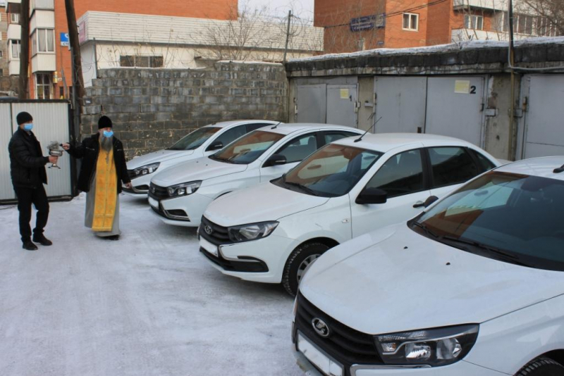В Улан-Удэ священник посетил полицейских наркоконтроля