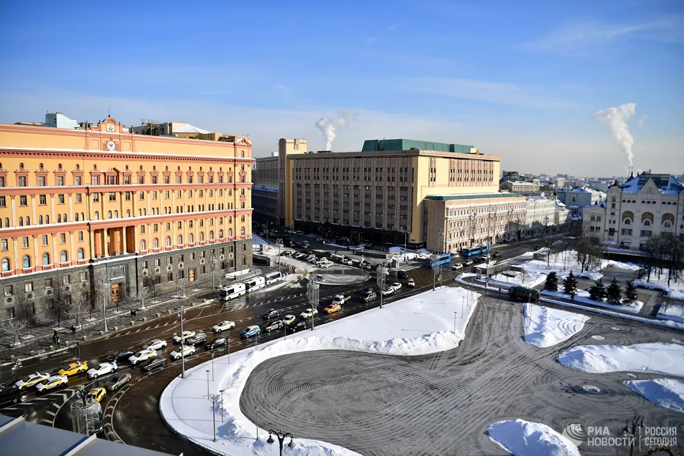 РПЦ поддержала отмену опроса по памятнику на Лубянке