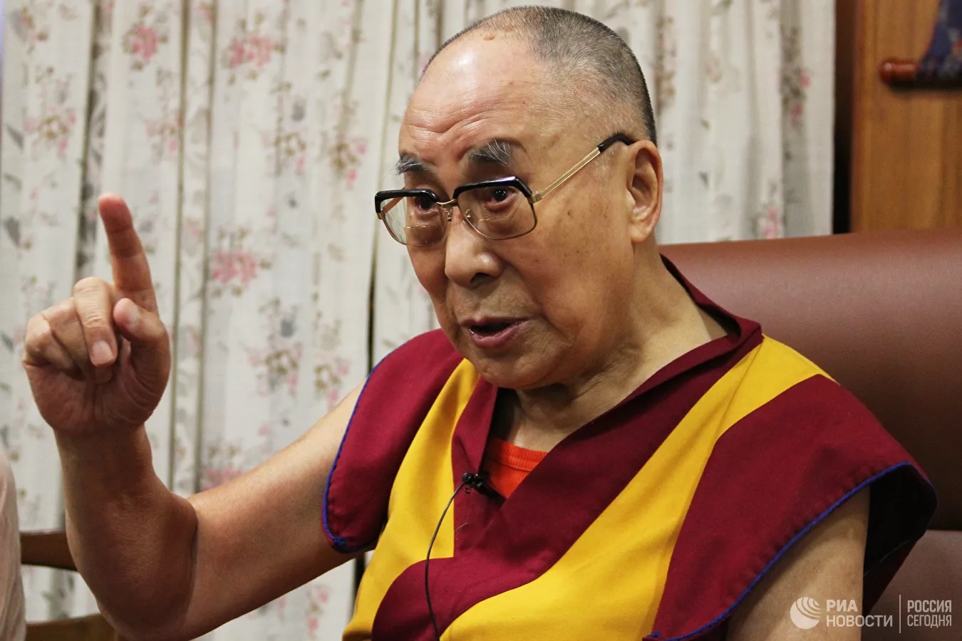 Далай-лама рассказал российским студентам о самопожертвовании