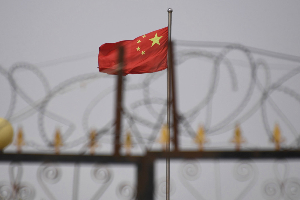 Китай требует от брендов отвергать нарушения в Синьцзяне