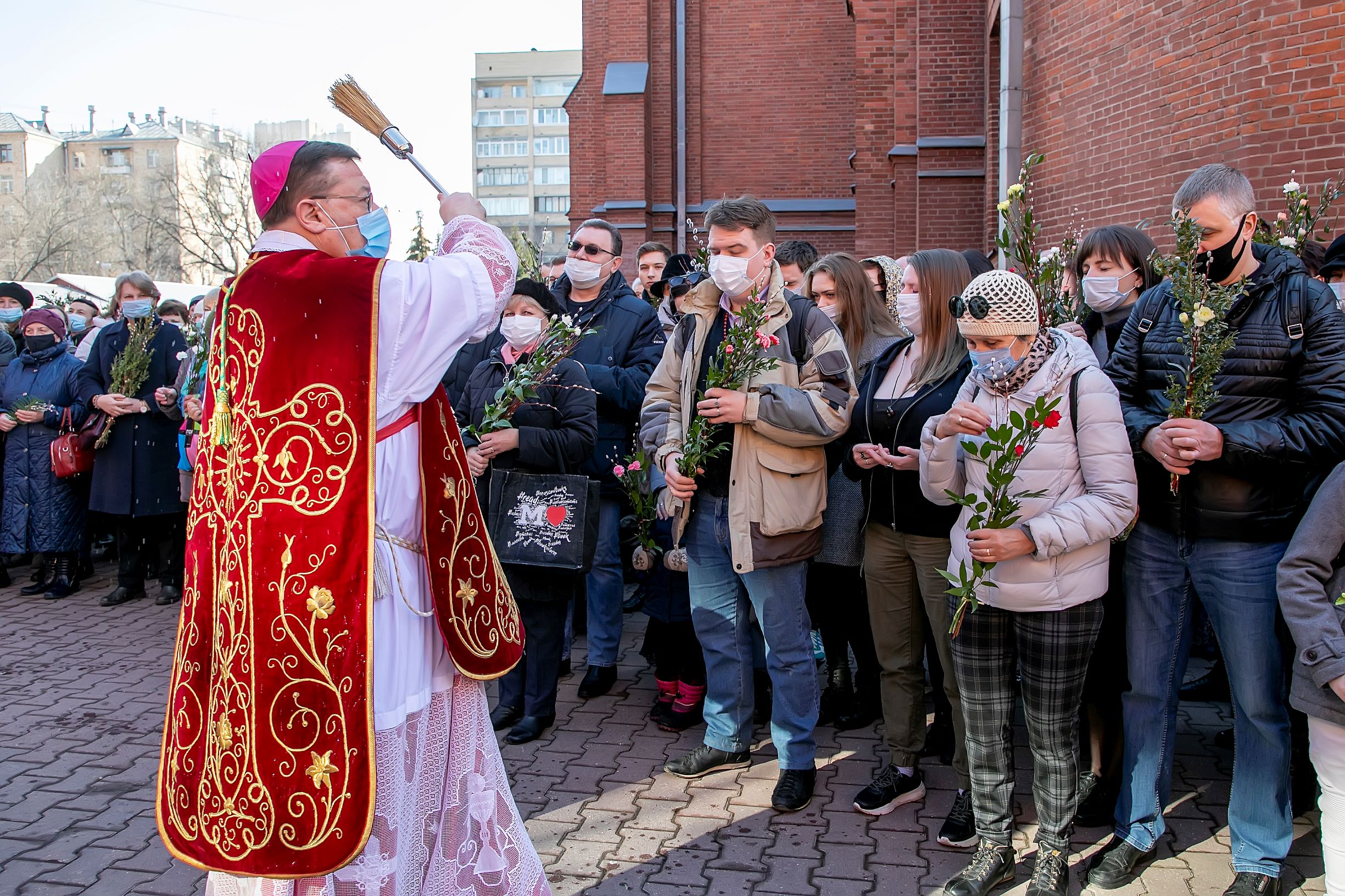 Пальмовое (Вербное) воскресенье встретили московские католики