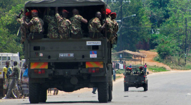 Более 180 человек в ловушке в Мозамбике после нападения ИГИЛ*
