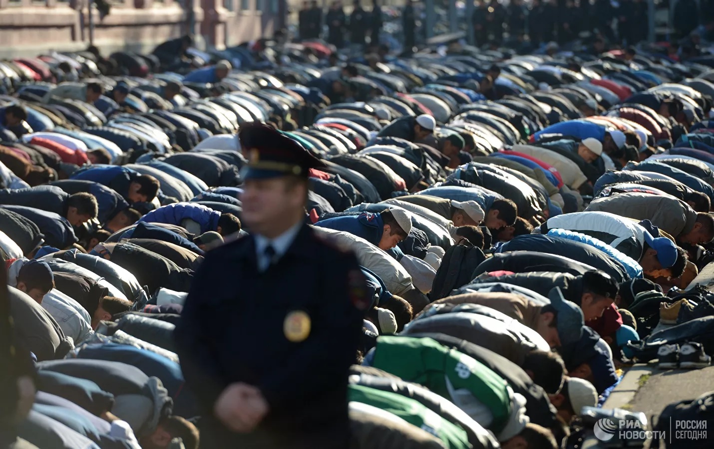 Муфтий предложил пересмотреть работу парковок у мечетей в Москве