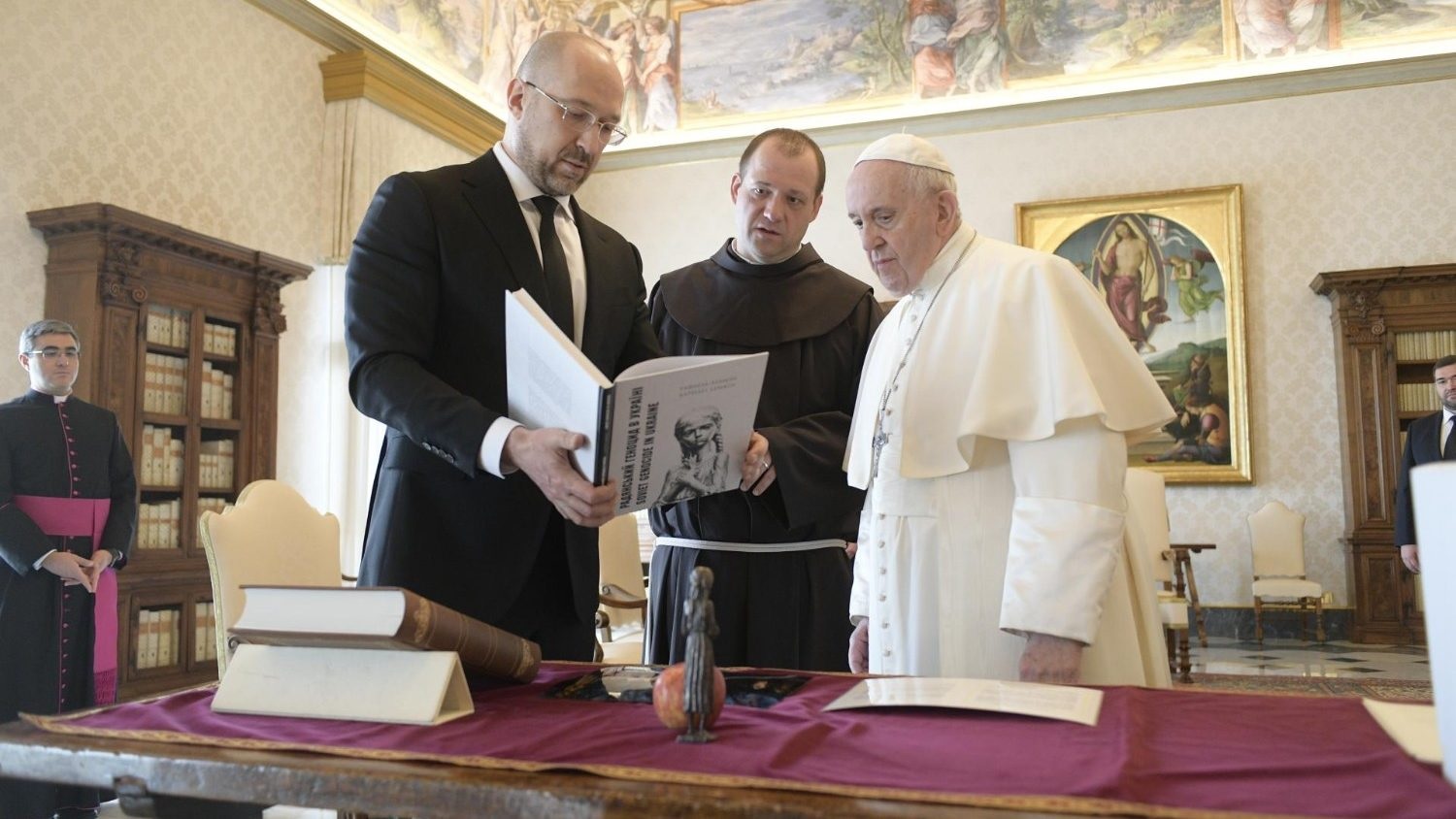 Папа Франциск встретился с премьер-министром Украины Шмыгалем