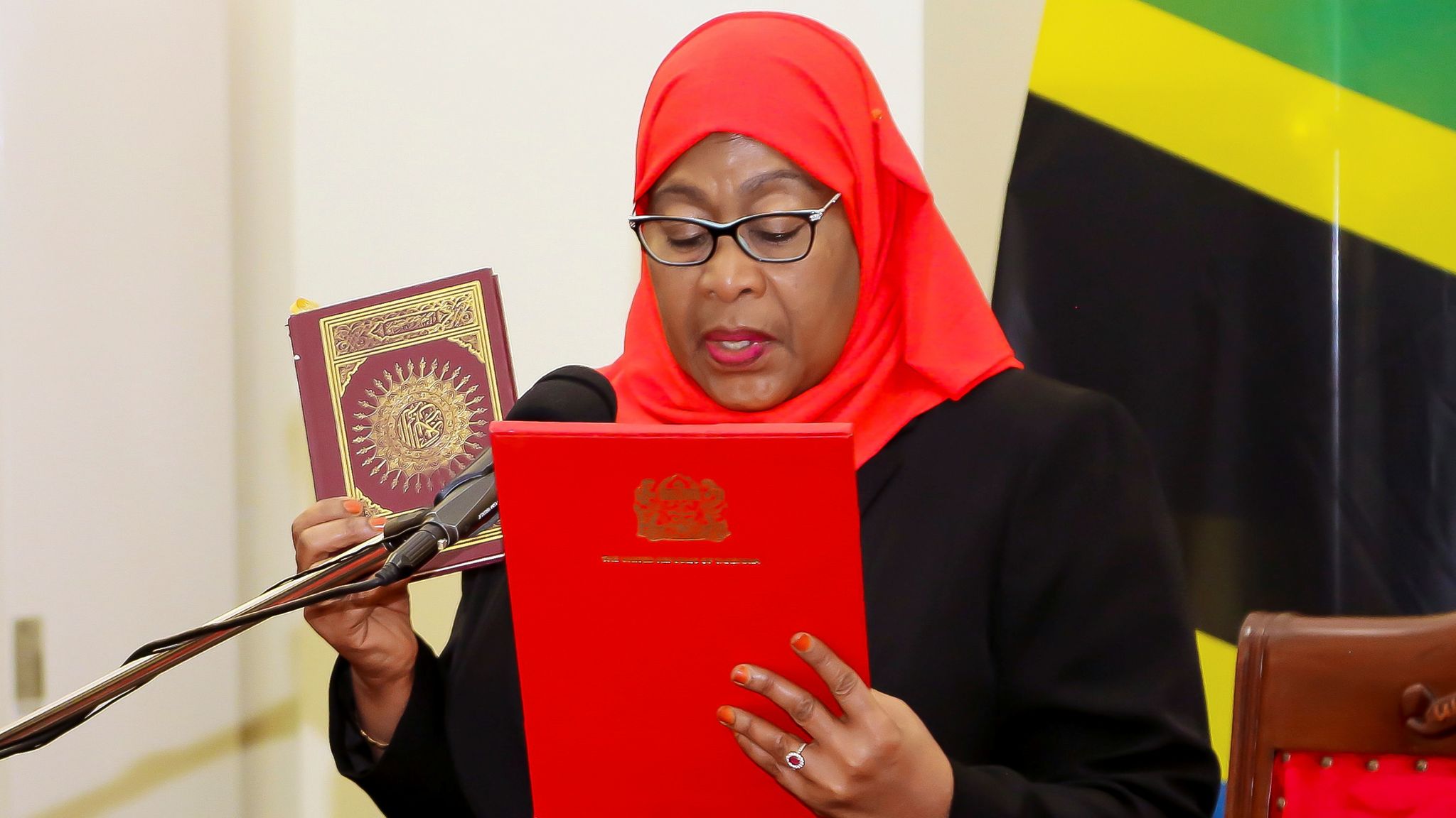 В Танзании - первая женщина-мусульманка стала Президентом
