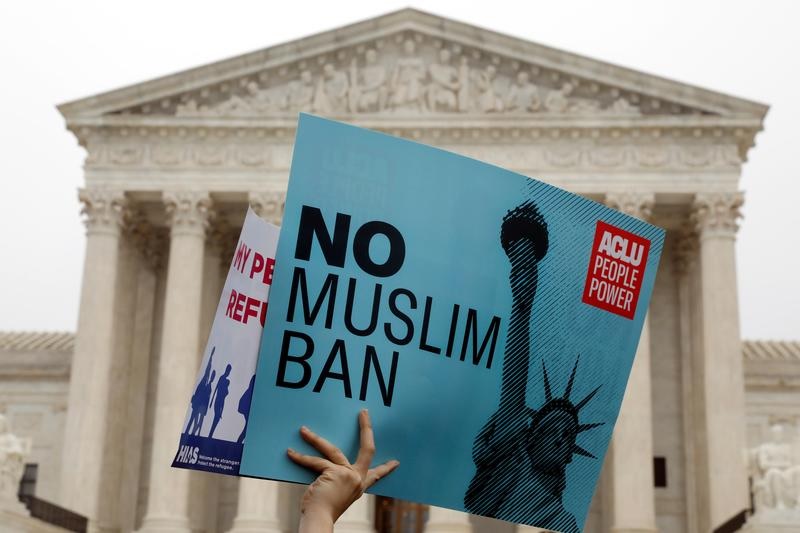 США: жертвы "мусульманского запрета" смогут запросить визы
