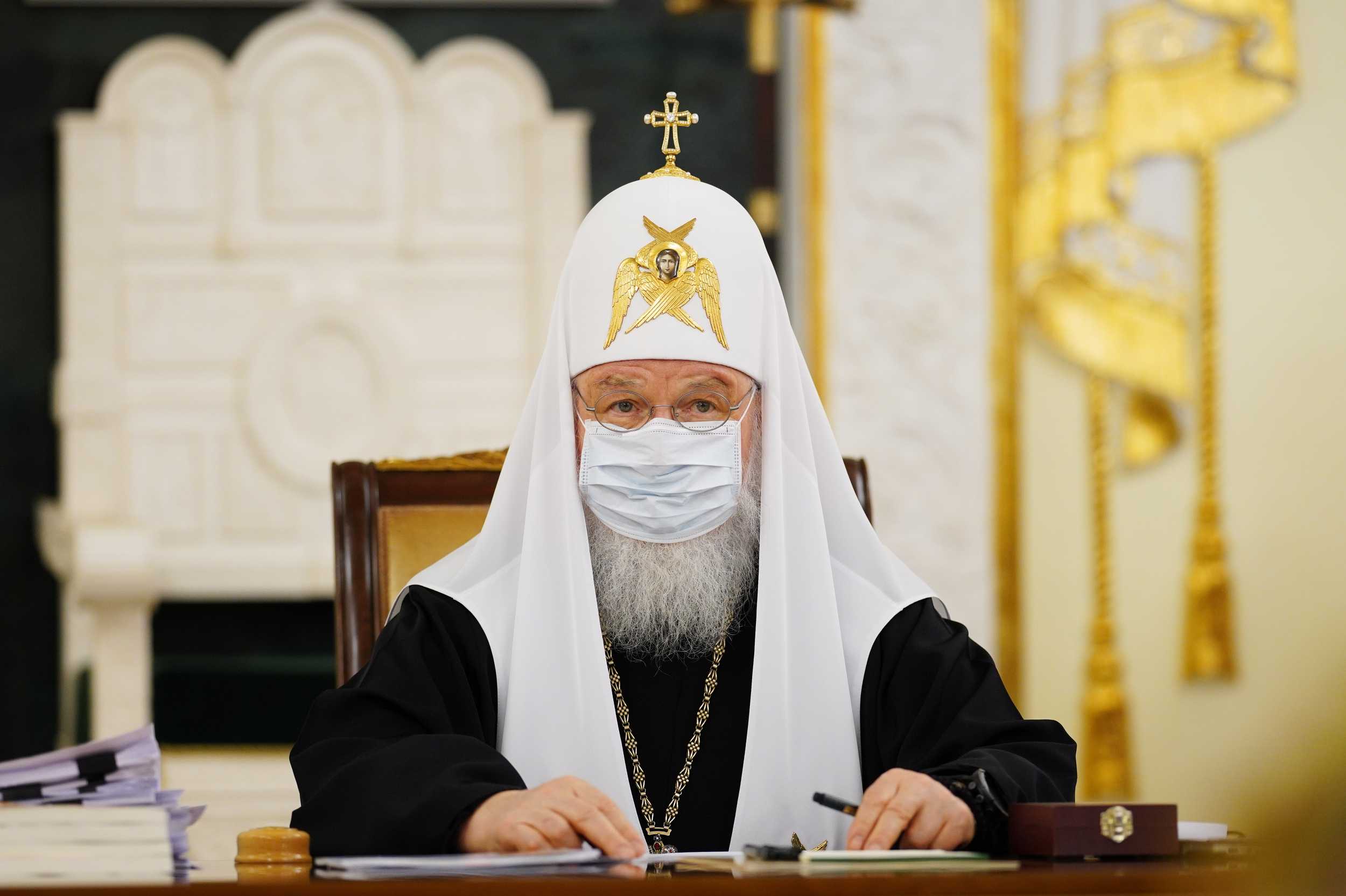 Патриарх Кирилл привился от коронавируса COVID-19
