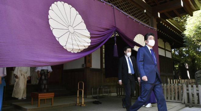 Премьер Суга послал подношение в милитаристский храм Ясукуни