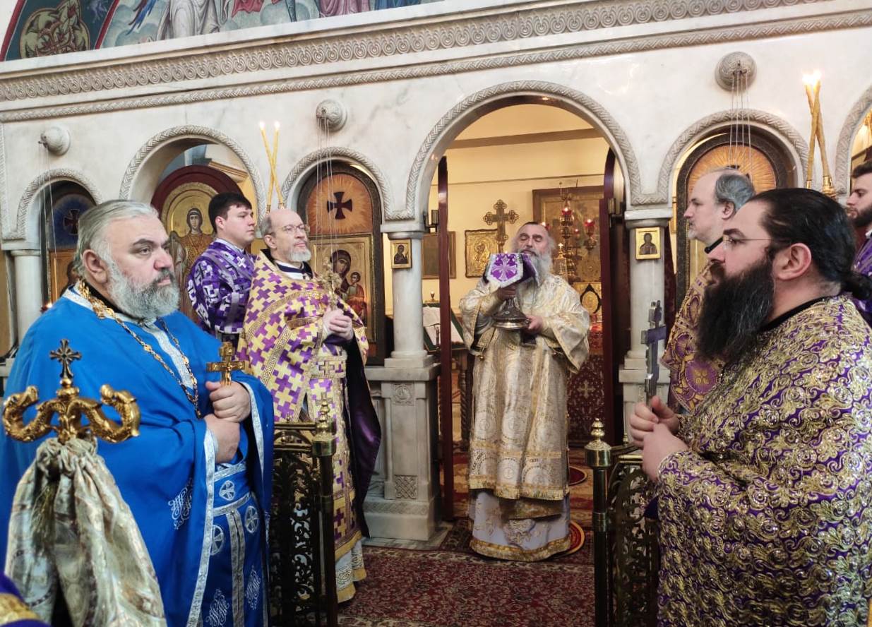 Иерарх Грузинской Церкви совершил Литургию в московском храме