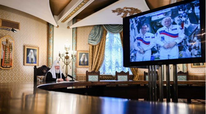 На Пасху Патриарх Кирилл провел телемост с космонавтами на МКС