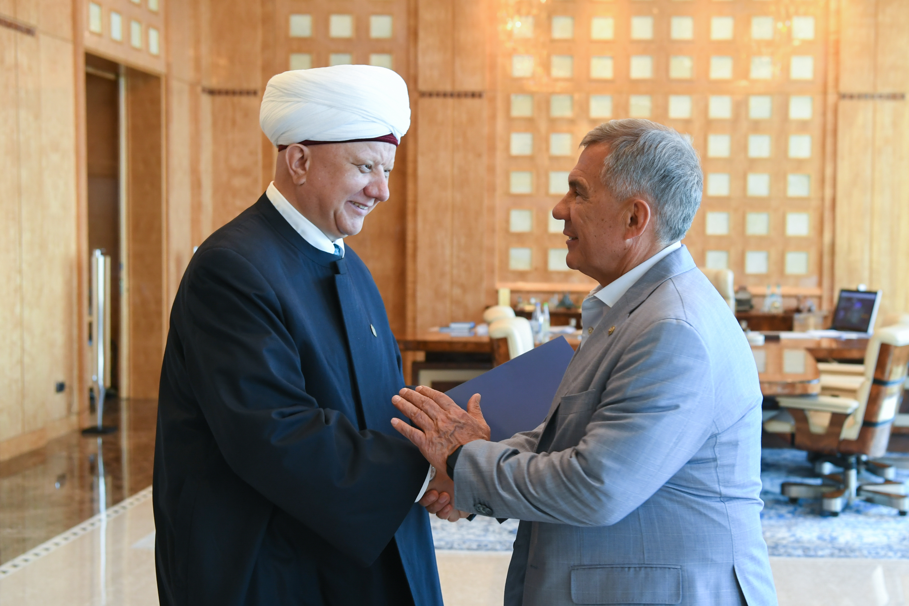 Президент Татарстана встретился с муфтием Альбиром Кргановым
