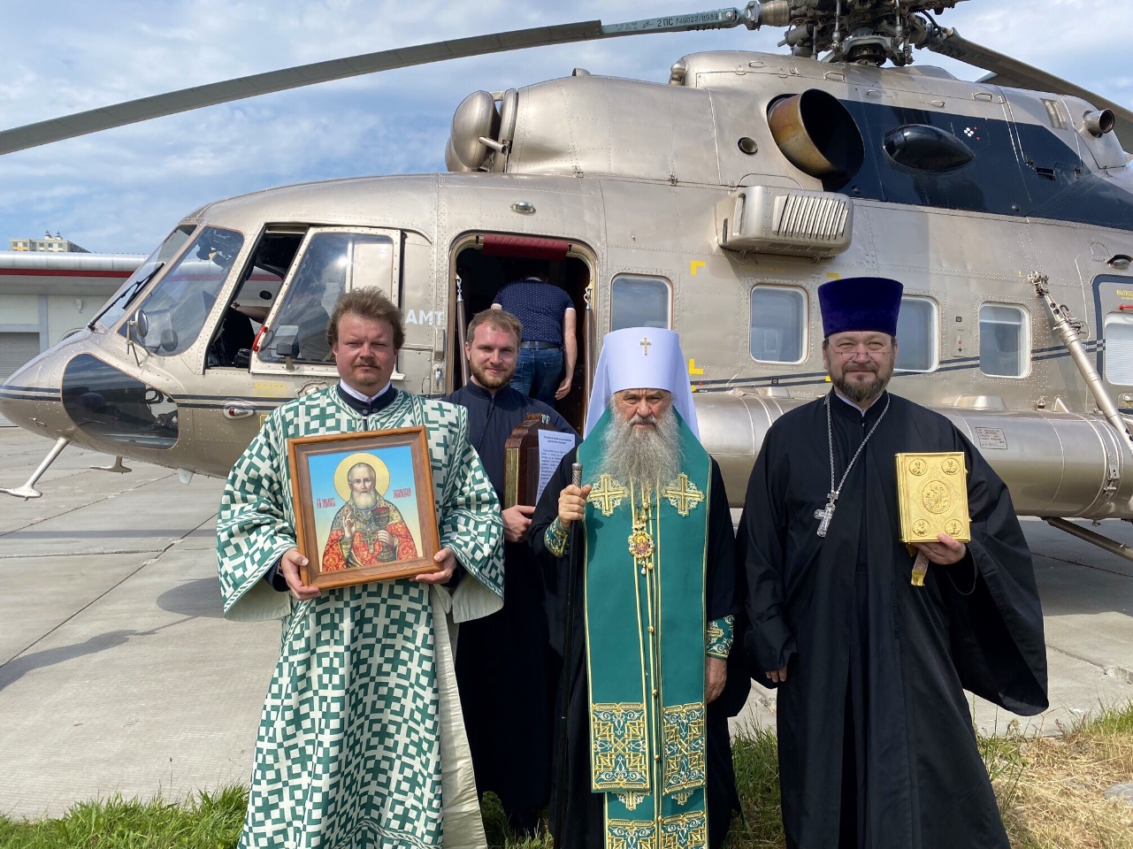 Митрополит Варсонофий совершил молитвенный облет Петербурга