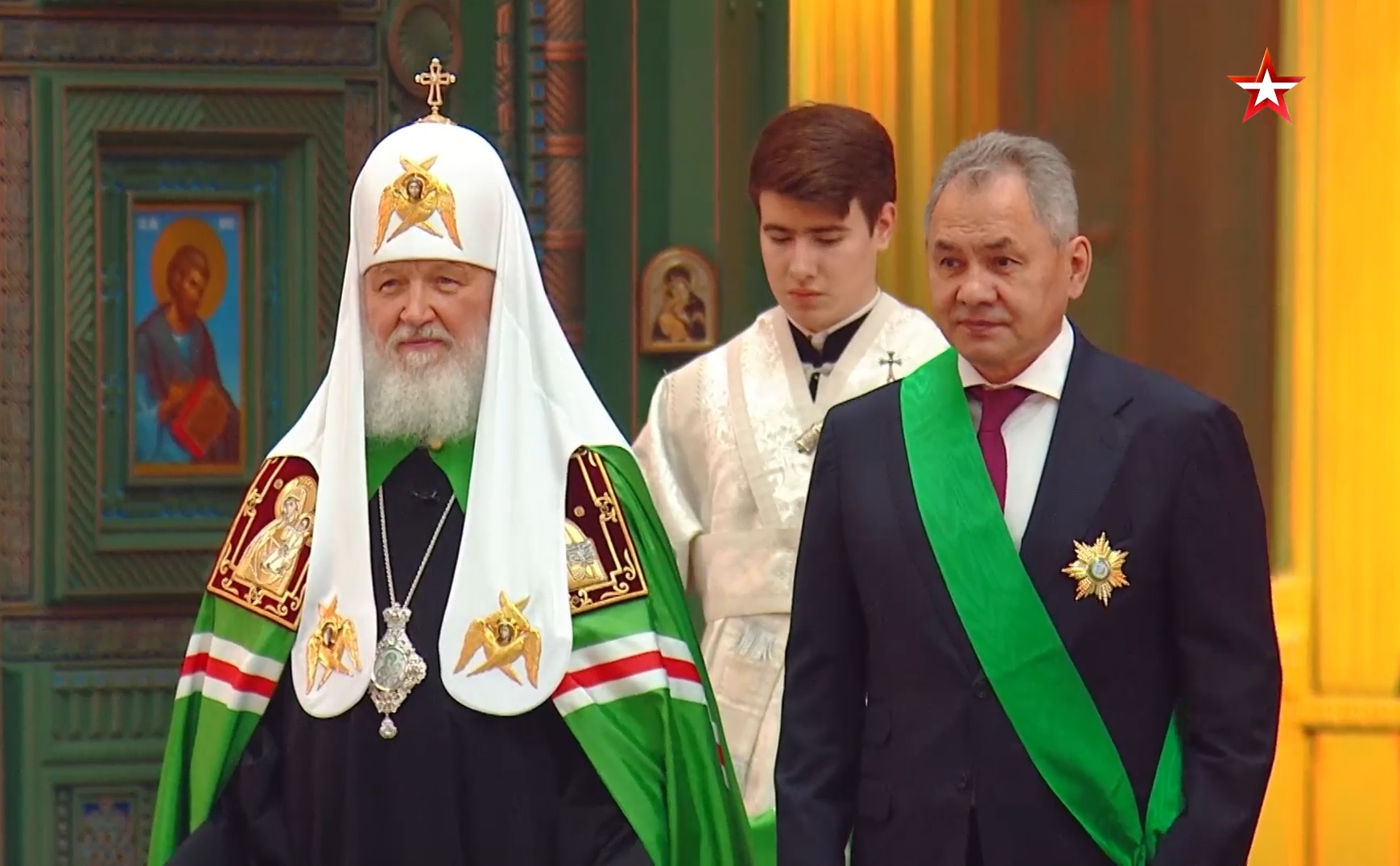 Патриарх Кирилл наградил Сергея Шойгу в годовщину Главного храма