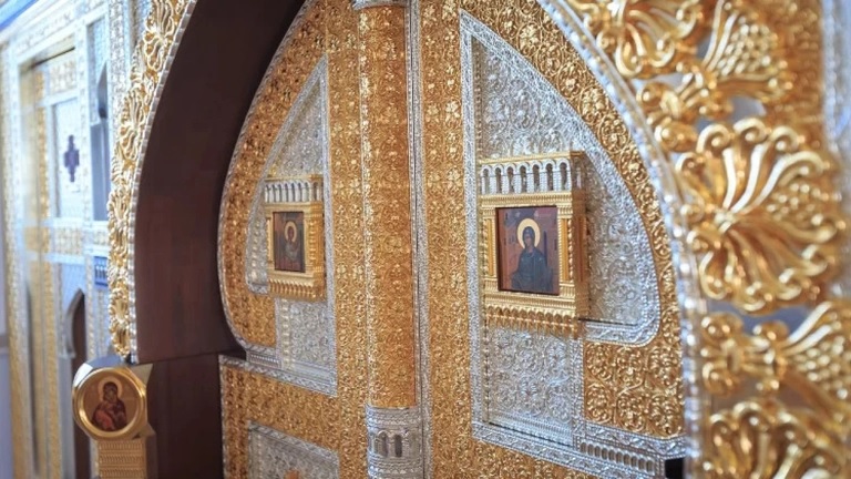 Восстановленный иконостас освящен в храме на Куликовом поле