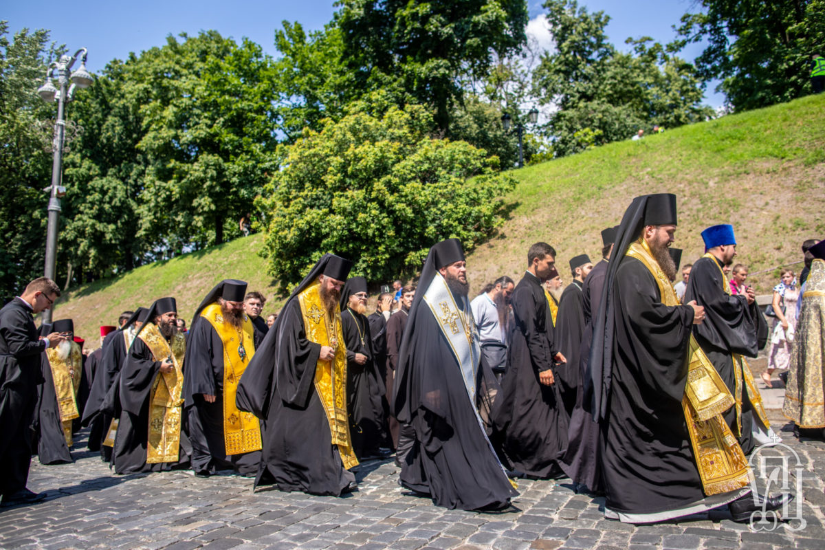 350 тысяч верующих на Крестном ходе в честь Крещения Руси в Киеве