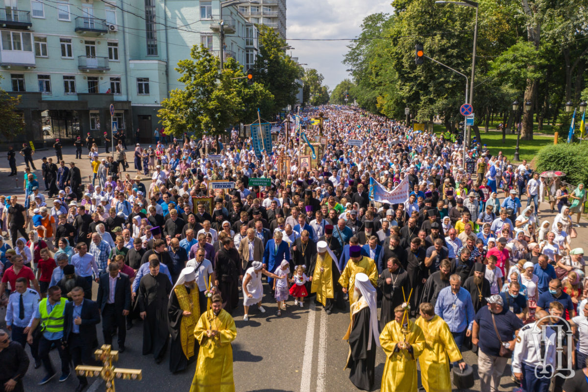 350 тысяч верующих на Крестном ходе в честь Крещения Руси в Киеве