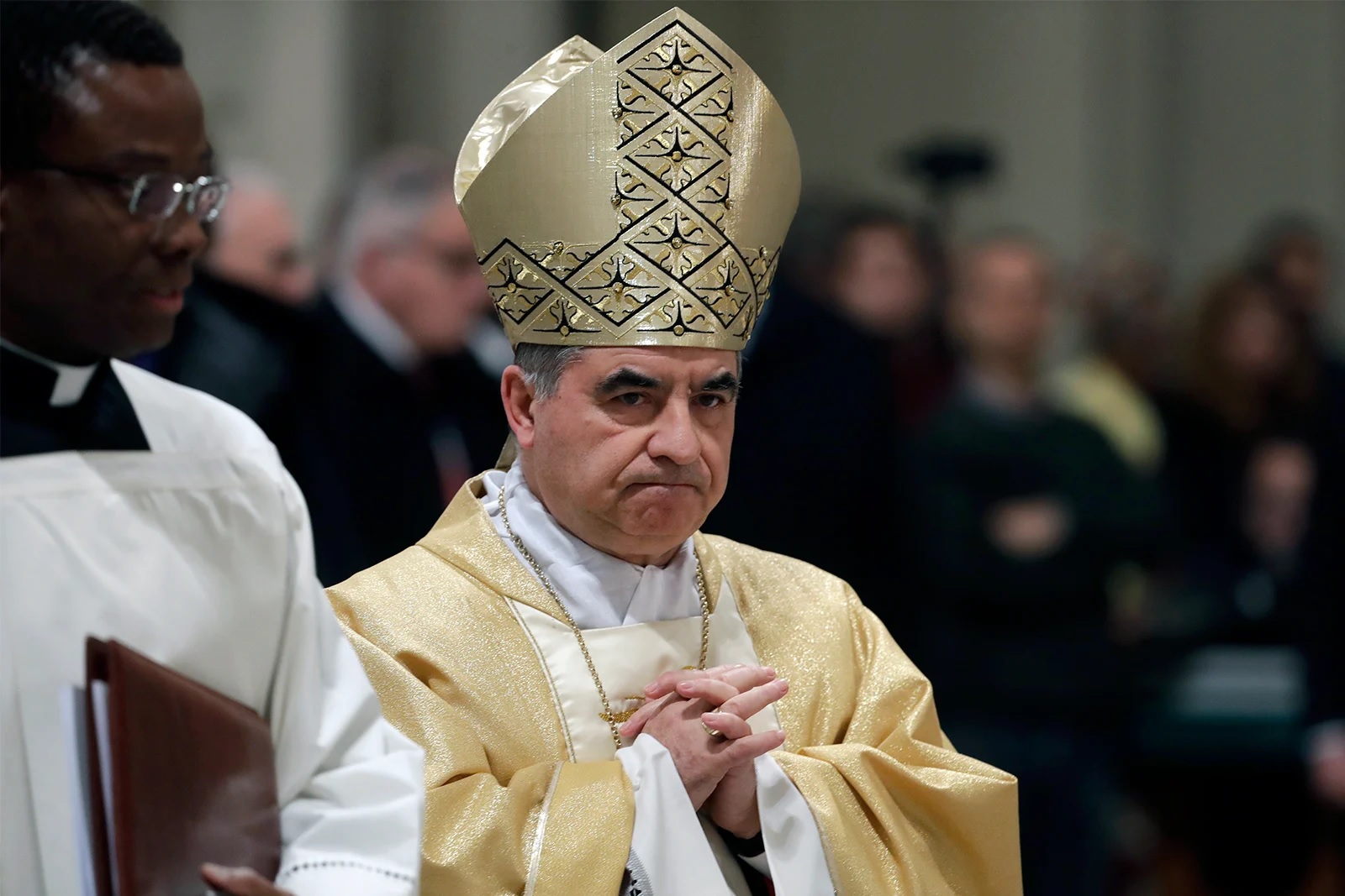 Ватикан предъявил обвинение кардиналу и еще девяти другим лицам