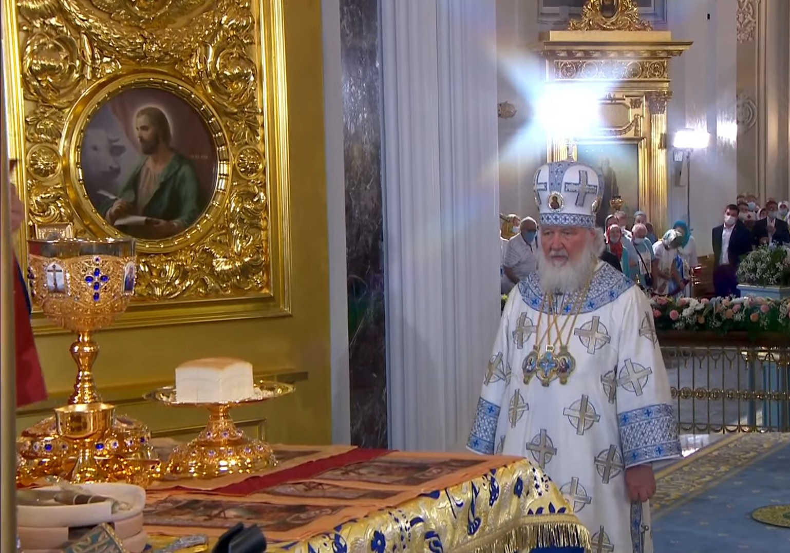 Патриарх Кирилл освятил возрожденный собор в Казани