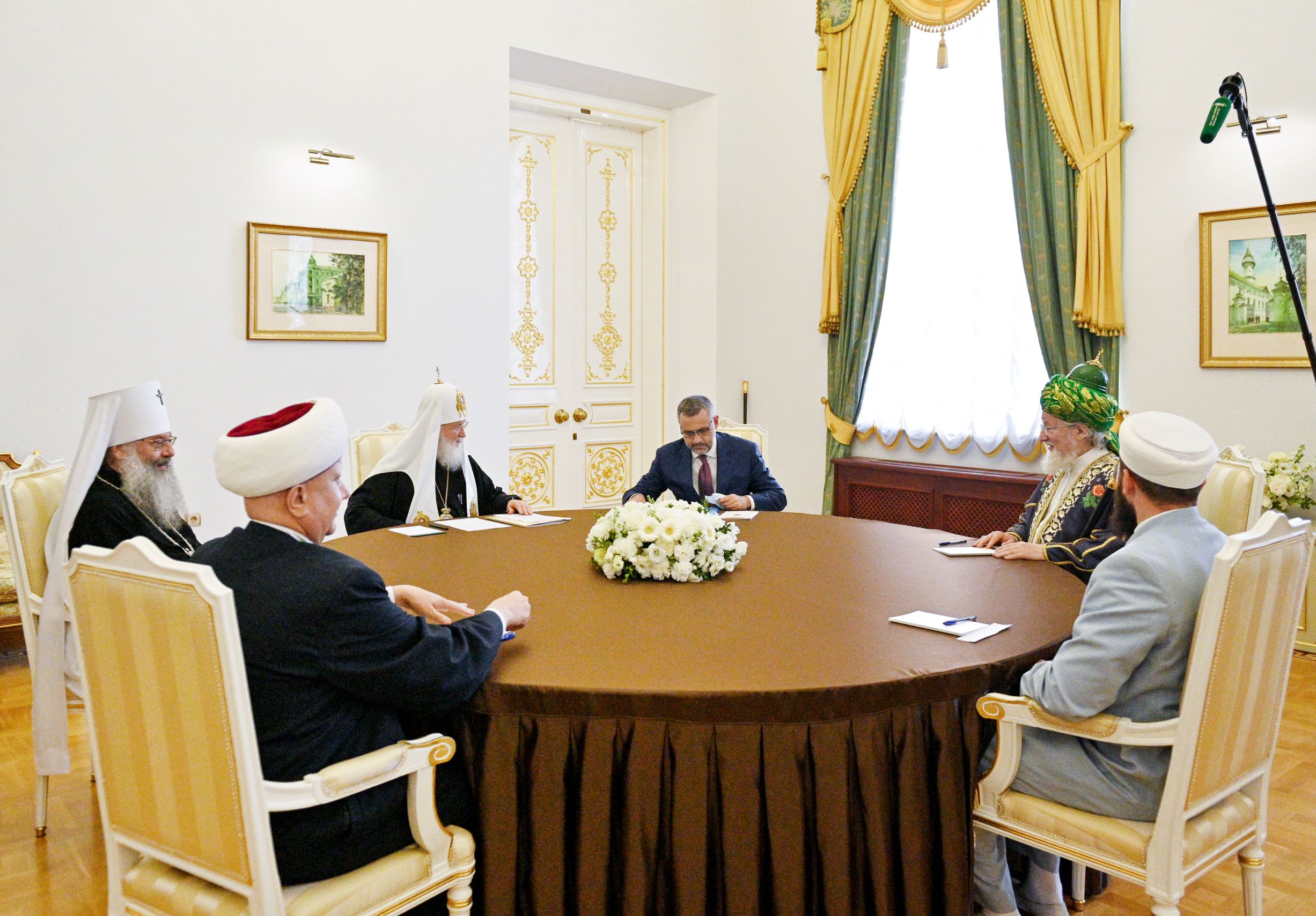 В Казани Патриарх Кирилл встретился с мусульманскими лидерами