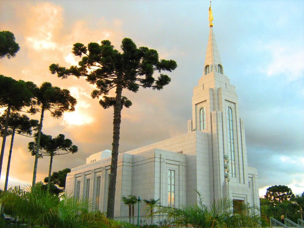 95% храмов мормонов предложат живые таинства в августе 2021