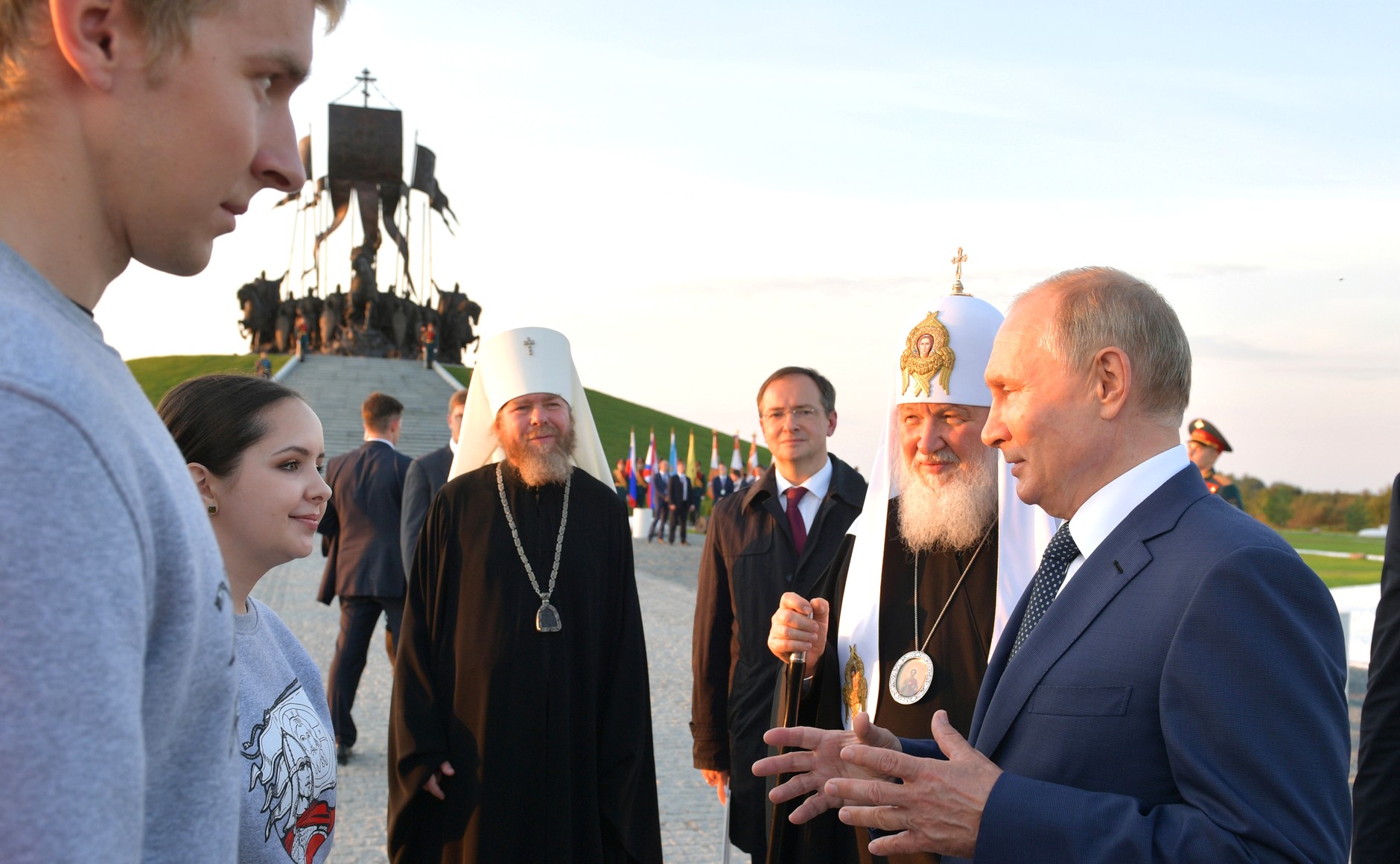 Патриарх: образ Невского учит любить Родину и защищать веру