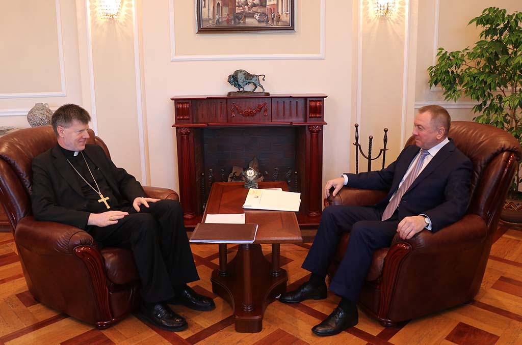 Глава МИД Беларуси подтвердил конструктив нунцию Ватикана