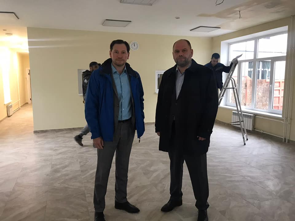 Дамир Мухетдинов: "Всем салям-мир! Утро начали с осмотра реконструируемого в данный момент здания Московского исламского института. Вместе с моими коллегами - заместителем Председателя - Управделами ДУМ РФ Рафиком Фаттахетдиновым и первым проректором МИИ Тимуром Фахретдиновым - осмотрели объекты, помещения и площади, в которых были проведены работы по капитальному ремонту за время пандемии и каникул. Выражаю ещё раз огромную благодарность Правительству Москвы и лично Сергею Семеновичу Собянину за оказанную поддержку. Особые слова благодарности муфтию шейху Равилю Гайнутдину, а также всем тем благотворителям, которые оказали свою помощь в ремонте института." Отчет о состоянии объектов мусульманской инфраструктуры