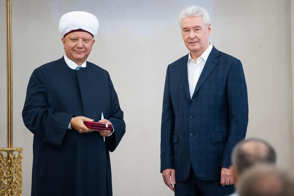 Мэр Москвы вручил муфтию Альбиру Крганову медаль ордена