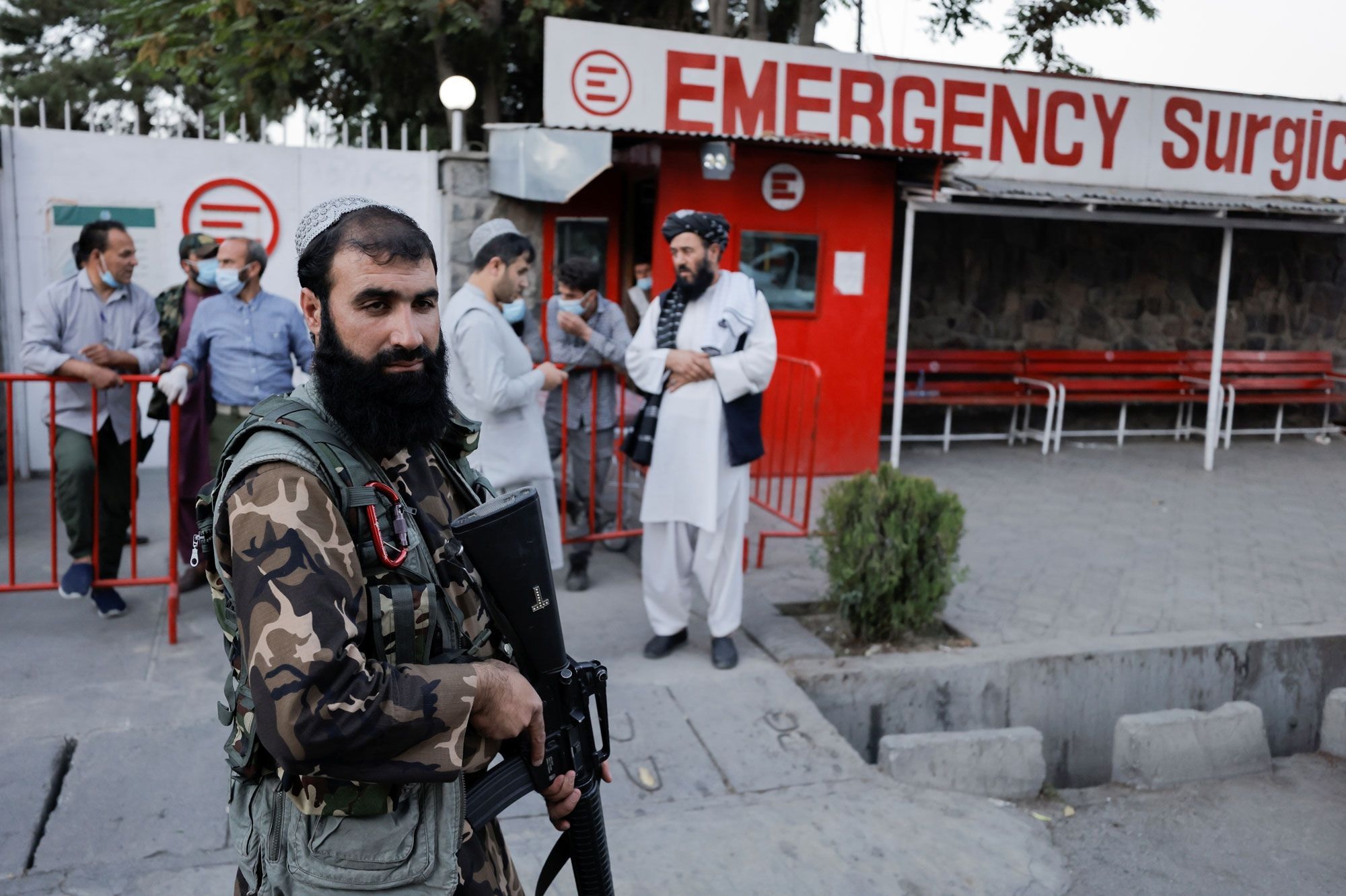 Взрыв на службе по матери официального представителя талибов*