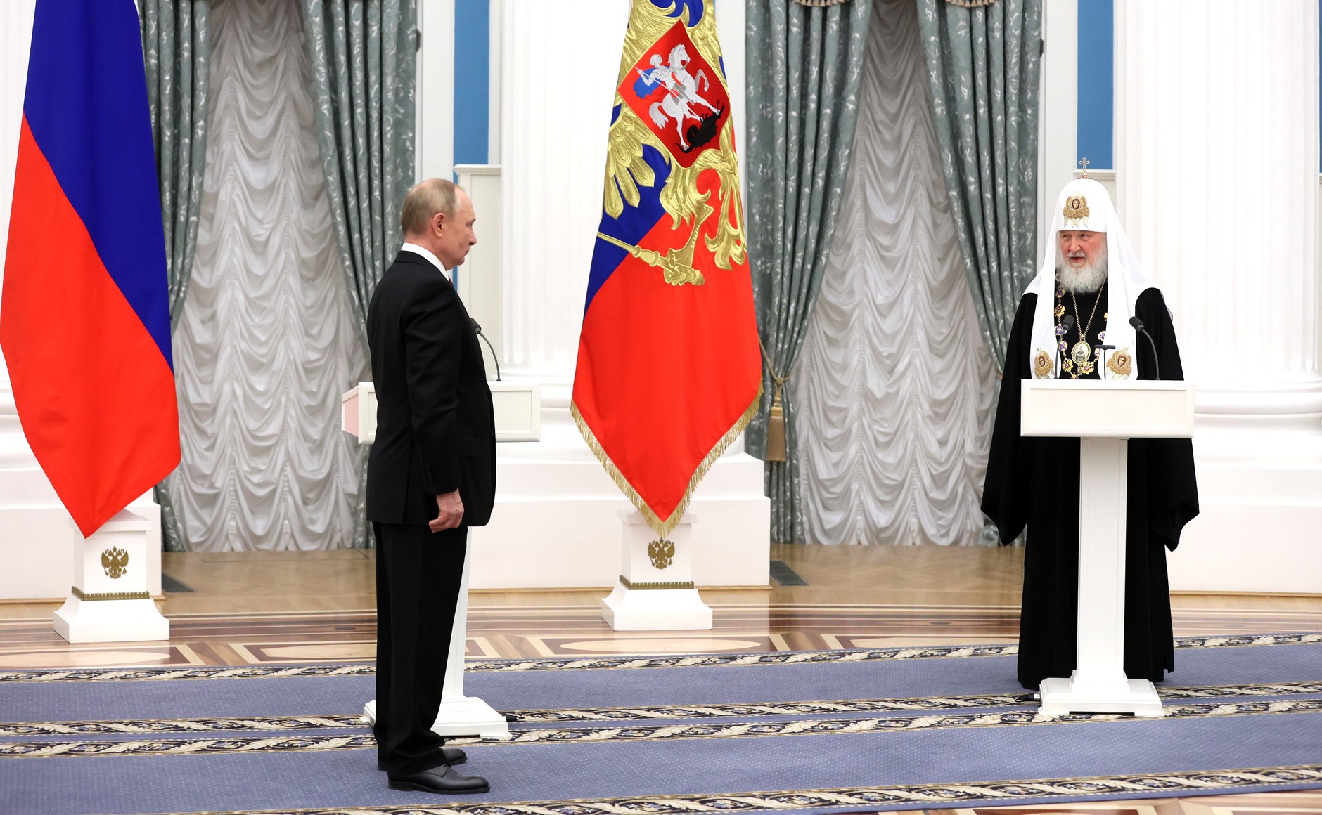 Президент РФ Владимир Путин вручил Предстоятелю РПЦ высшую награду в Кремле