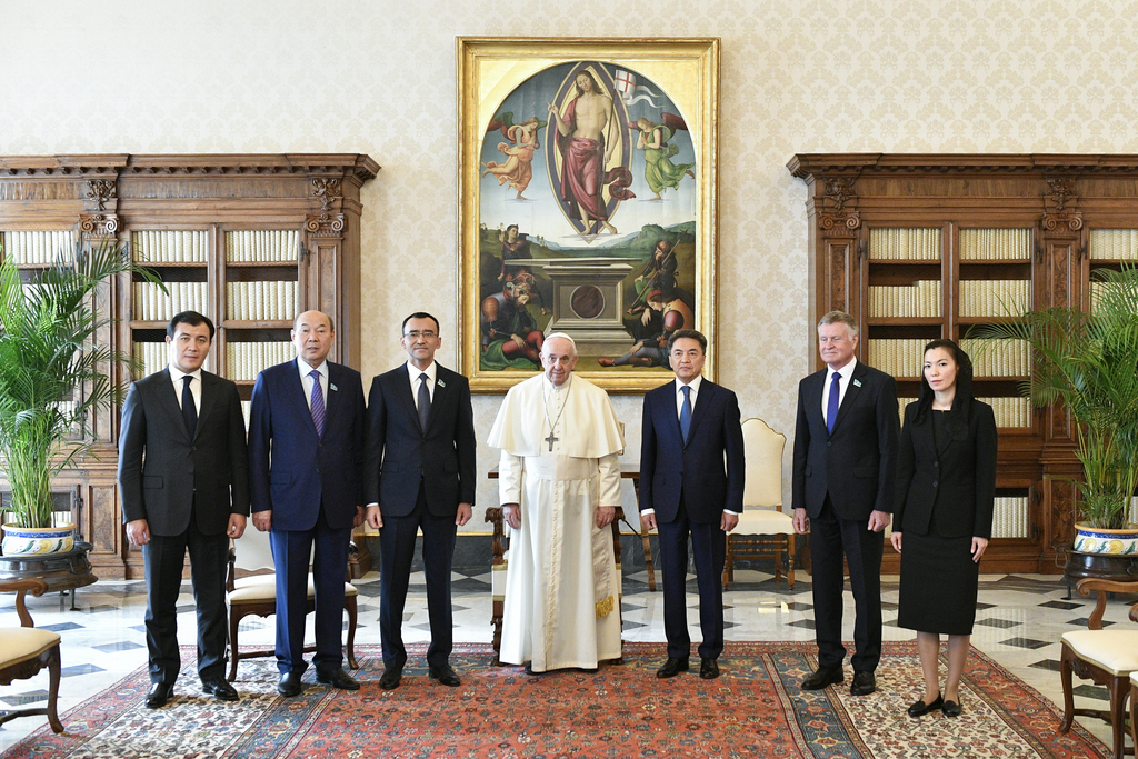 Спикер Сената Казахстана пригласил Папу на 7-й Съезд религий