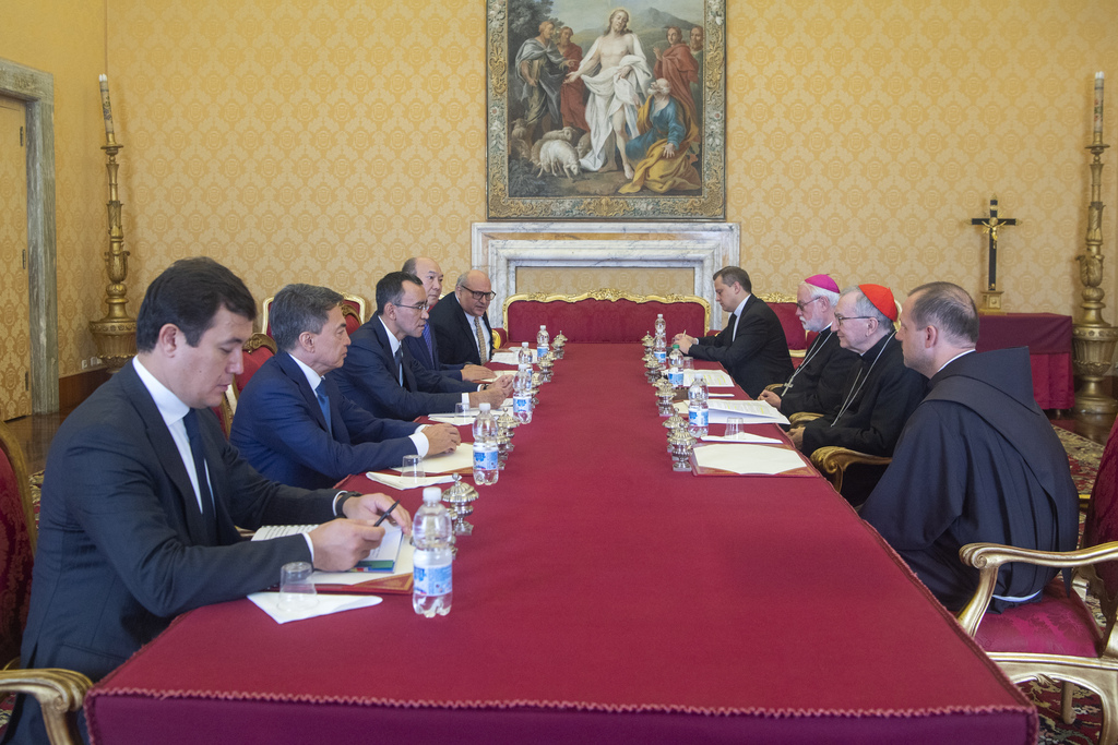 Спикер Сената Казахстана пригласил Папу на 7-й Съезд религий
