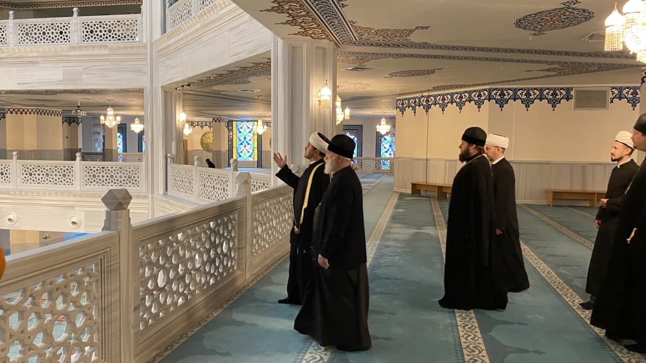 В муфтияте и РПЦ ответили на вопрос о QR-кодах в мечетях и храмах
