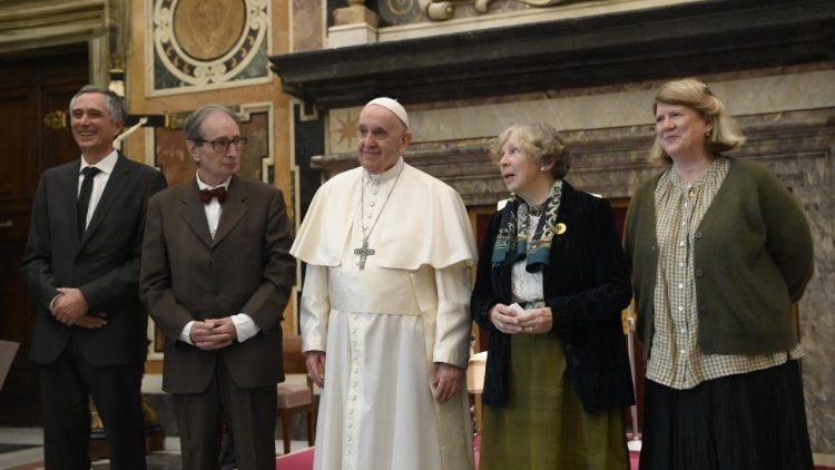 Папа Франциск вручил премию Йозефа Ратцингера четырём учёным