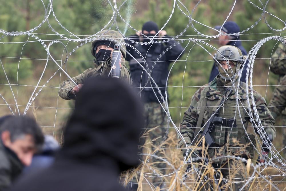 Мигранты при помощи Беларуси пытались ворваться в Польшу