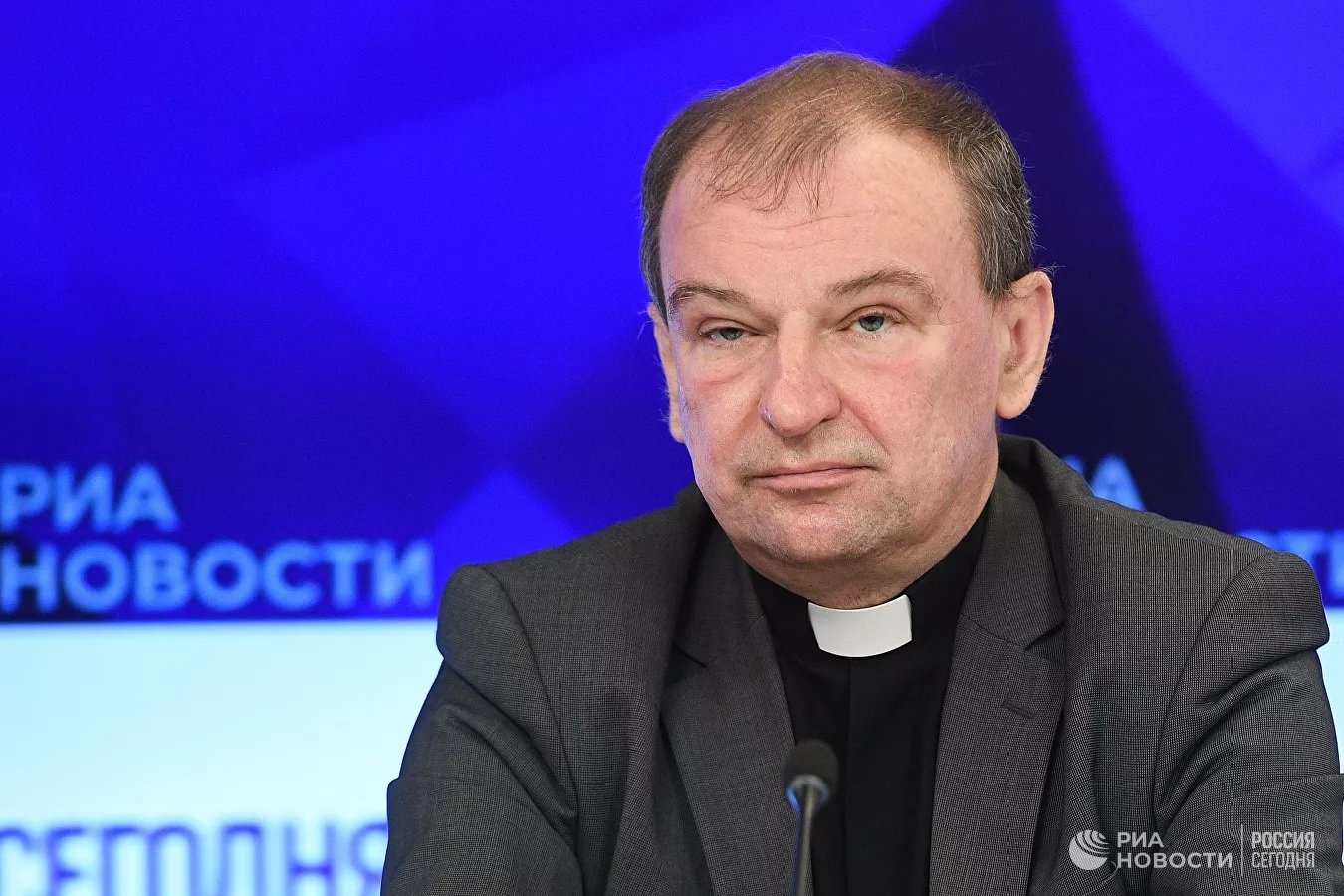 Клирик, раскритиковавший Архиепархию, приостановит служение
