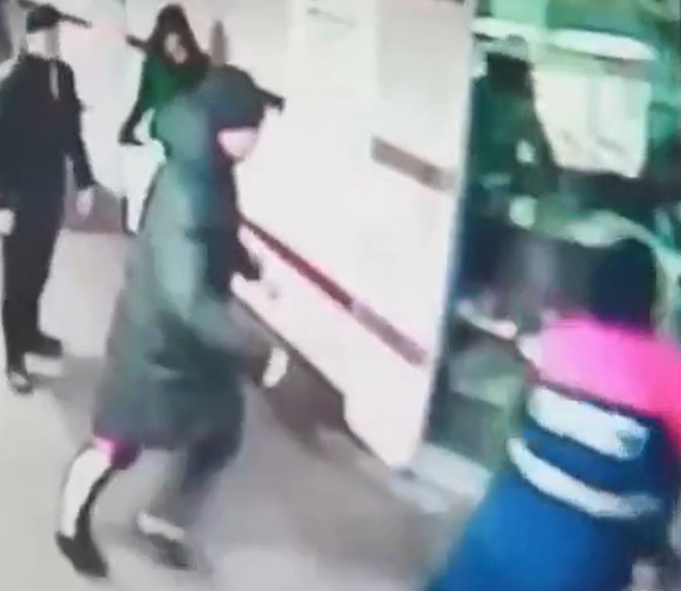 В Москве в метро неизвестные избили мужчину | Опять мигранты?