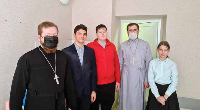 Священники навестили в больнице детей, пострадавших в Серпухове