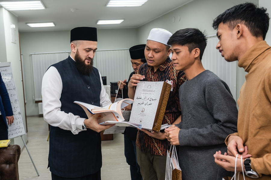 Муфтий Татарстана принял студентов из Индонезии