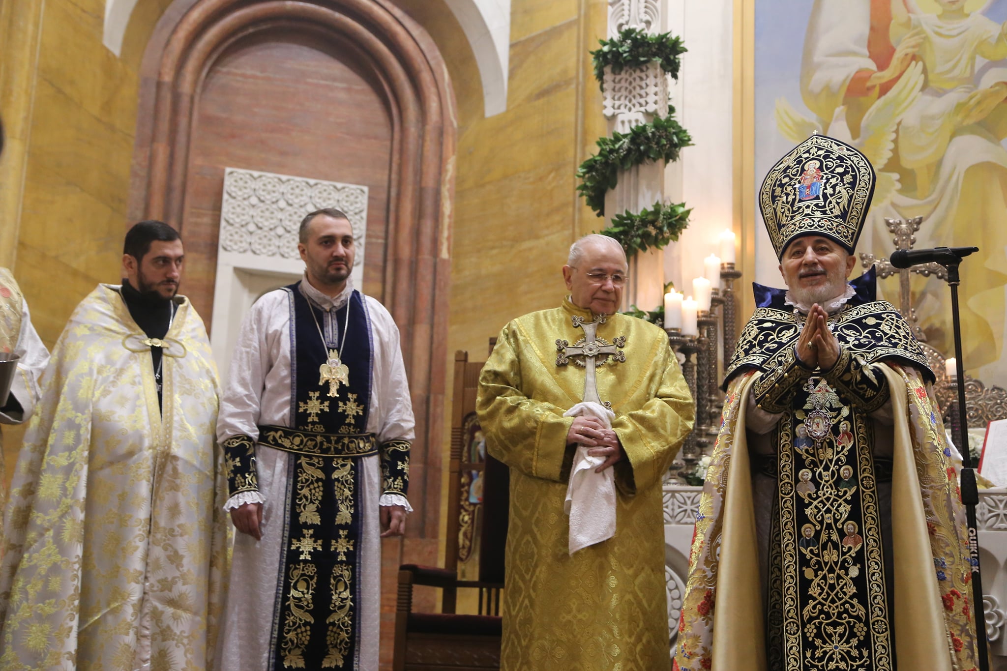 Евгений Петросян - крестный на освящении воды в армянском соборе