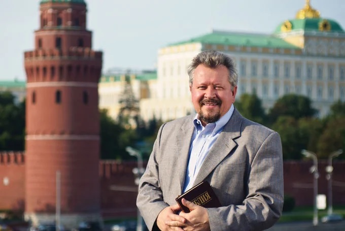 Пастор Петр Мицкевич с молитвой о ситуации в России и в мире