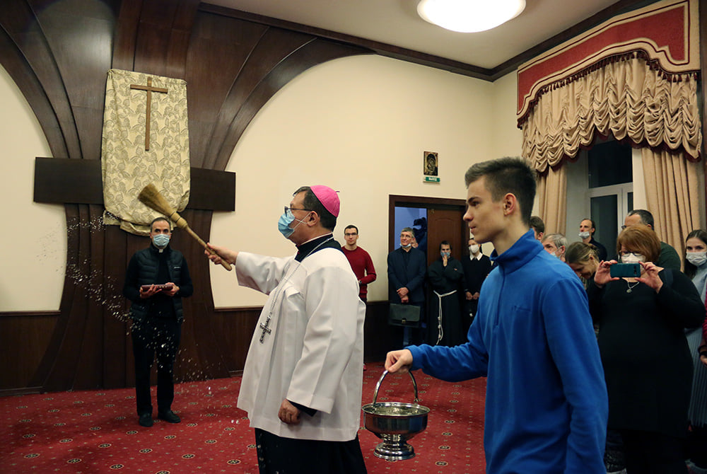 Архиепископ Пецци освятил приходской дом в Милютинском переулке
