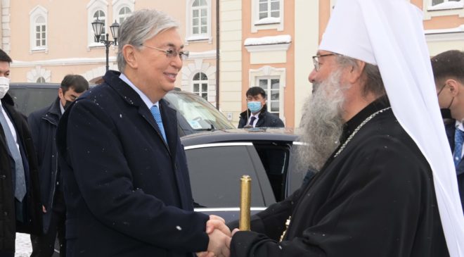 Токаев посетил собор и мечеть Казанского Кремля