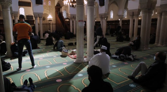 Рост антиисламских настроений беспокоит мусульман Франции