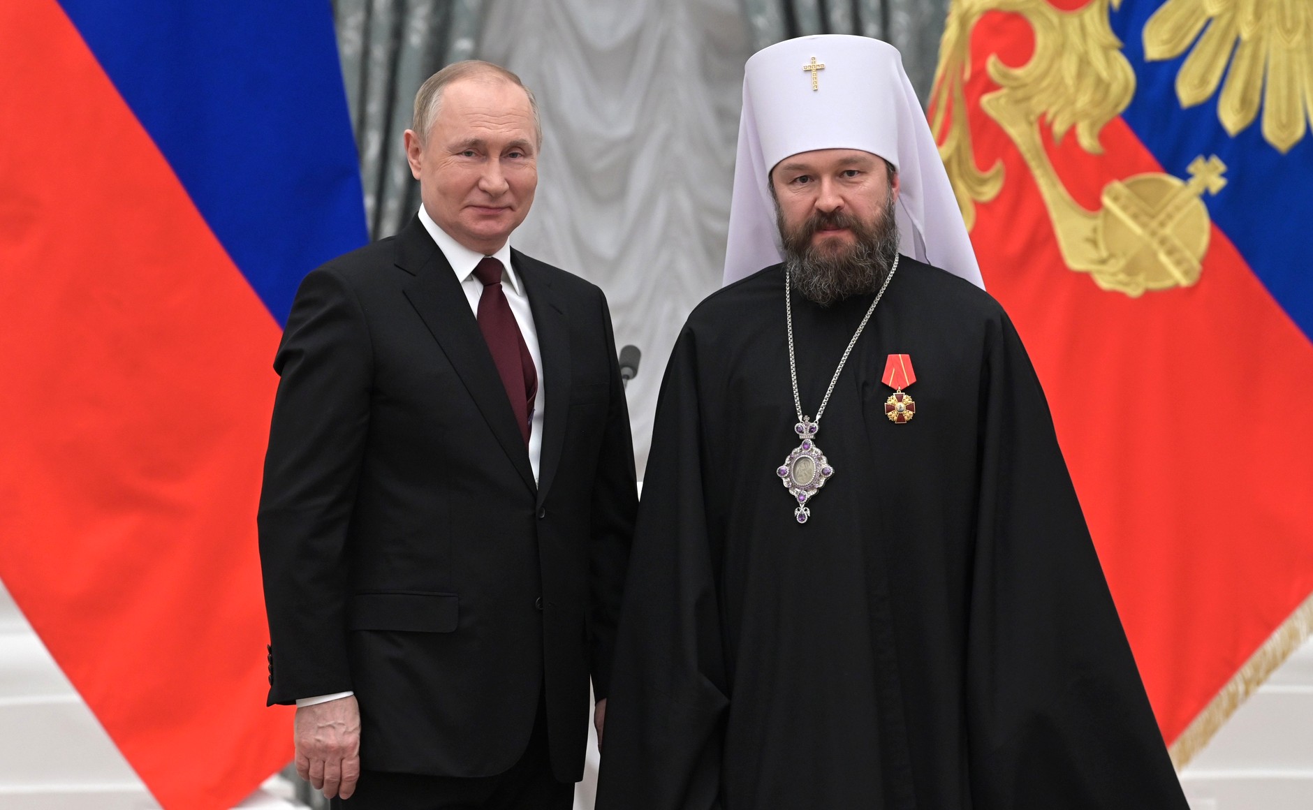 Путин наградил в Кремле митрополита Илариона и Владимира Ресина