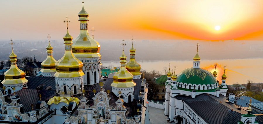 Как бомбоубежища предлагает УПЦ подвалы храмов Киева