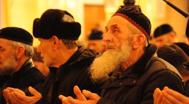 В мечетях Грозного молятся за чеченских бойцов на Украине