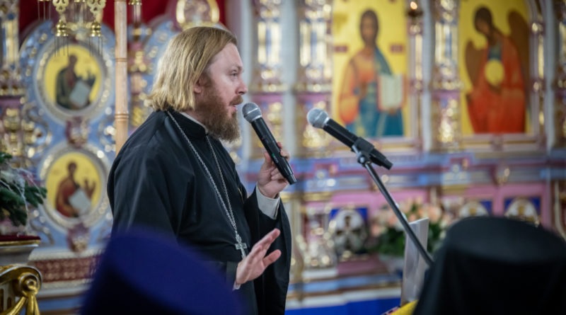 В РПЦ призвали возобновить обсуждение традиционных ценностей