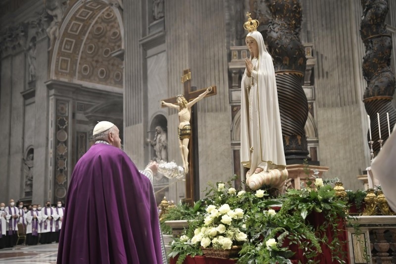 Папа посвятил Россию и Украину Непорочному Сердцу Марии